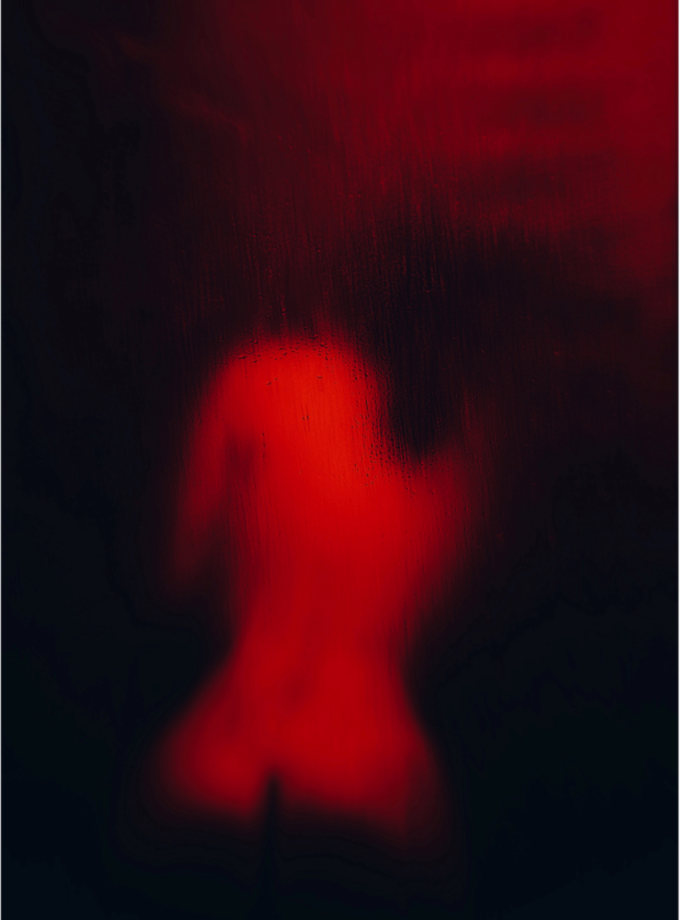 <img src=“Giorgi Ninidze's photo Oleandre” alt=“Red and black” title=“Woman's back in red - Oleandre”