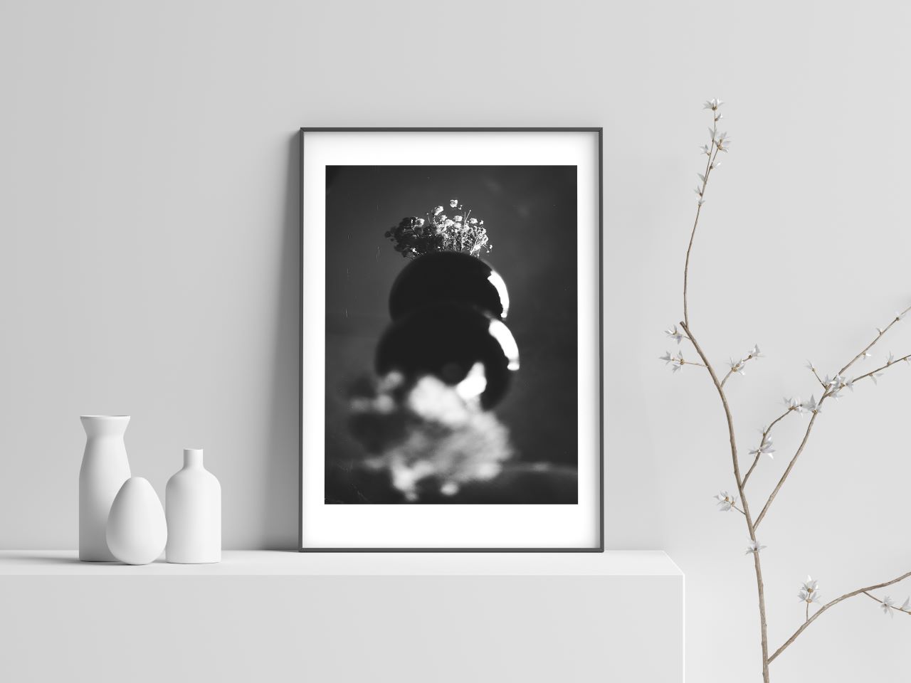 <img src=“Ana Lotuashvili Vase” alt=“Black and white vase reflection” title=“Film photo”