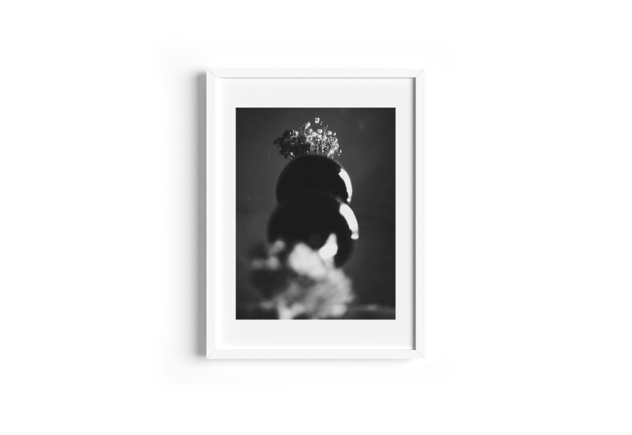 <img src=“Ana Lotuashvili Vase” alt=“Black and white vase reflection” title=“Film photo”