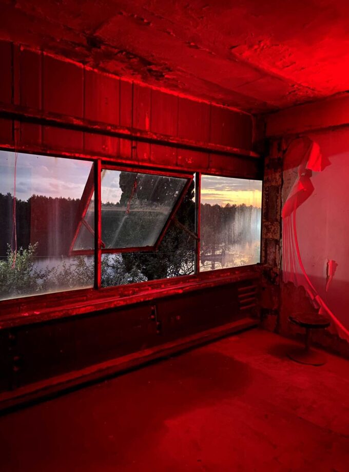 <img src=“Irina Murghulia’s photo Red Room Window“alt=Red”title=“Red Room Window”